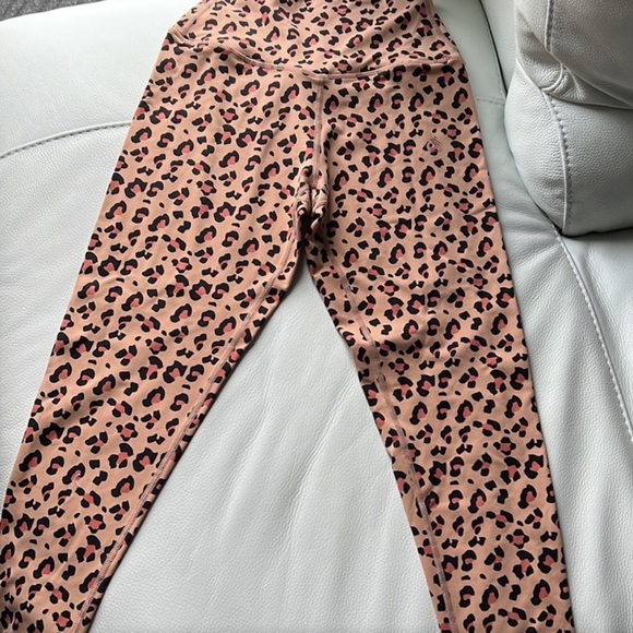 BUNDLE! Ryderwear scrunch booty leggings, and cheetah v butt shaping legging - Picture 8 of 12